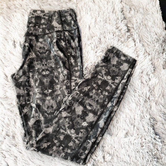 Eddie Bauer black/gray print leggings - Picture 2 of 7